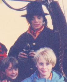 2595611_058763348_MJJUNDERGROND_122_118lo.jpg